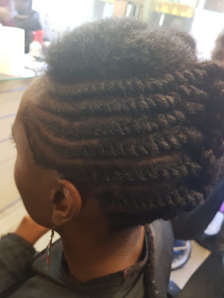 formule delicious :
soin/traitement capillaires+ shampoing+ un coiffage rapide